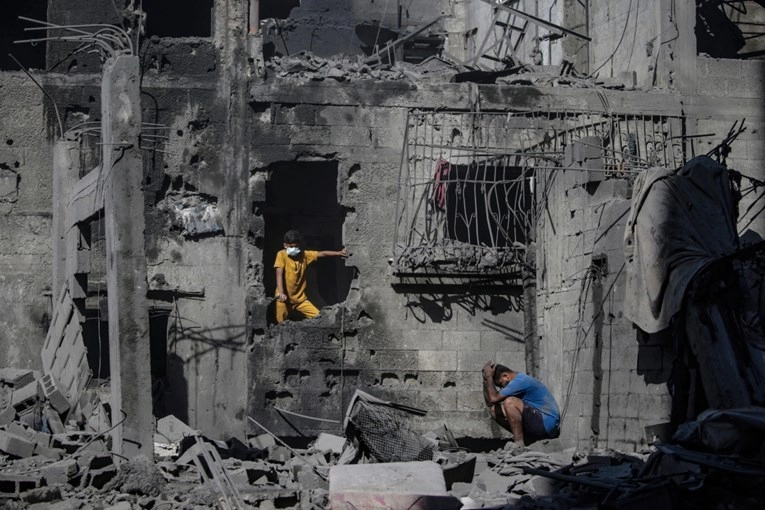 Izrael se bombardiranjem osvetio za smrt vojnika. Više od 100 Palestinaca poginulo